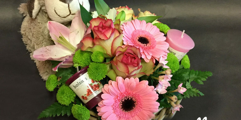 Ensemble fleurs bougies et peluche pour naissance et anniversaire