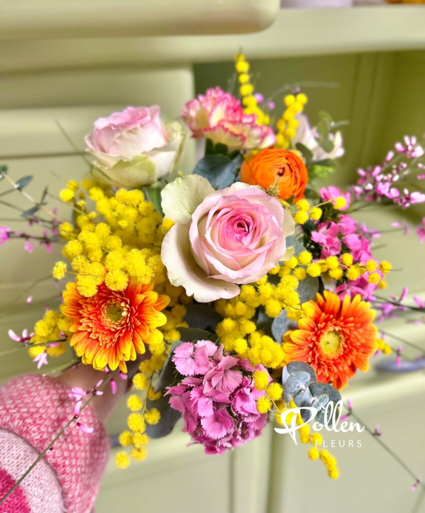 Pour célébrer nos Mamies le week-end du 1er et 2 mars, Emmanuelle Hubert et ses équipes vous accueillent dans leurs trois boutiques en Sarthe, à Coulaines (proche Le Mans), Conlie et La Bazoge. 

Pour surprendre et gâter votre grand-mère, nous proposons un service de livraison directement à domicile, en maison de retraite ou tout autre lieu de votre choix.

Pour vos commandes en ligne, pensez à commander au plus tard la veille du jour de livraison souhaité. Pour une livraison le jour même, contactez-nous directement par téléphone – avec la possibilité de régler à distance pour plus de simplicité.